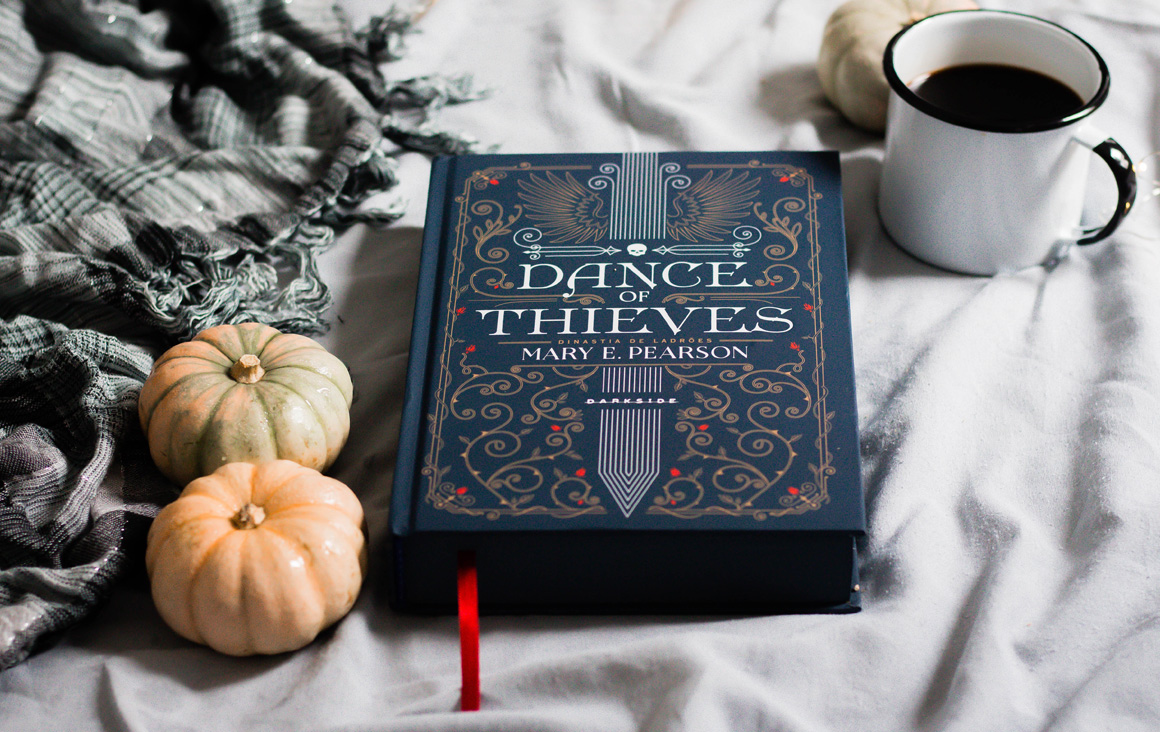 Resenha de livro Dance of thieves darkside books