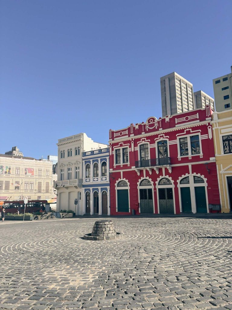 Curitiba Dai castro colorindo nuvens